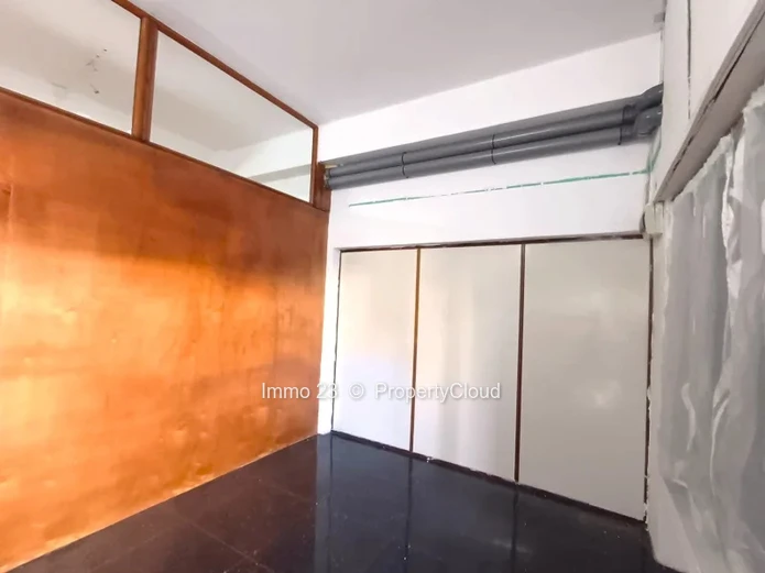 Emplacement commercial - 30m2 - Belle Rose (Est) - Ref. EM99059LO