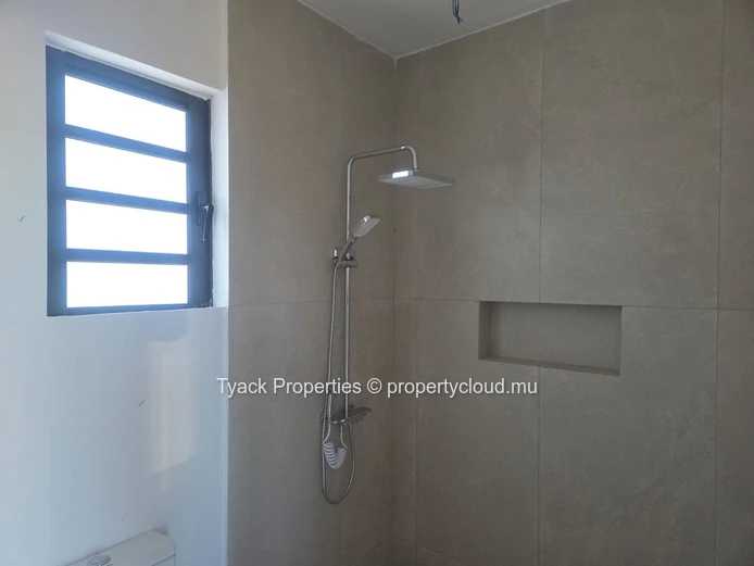 Villa neuve 3 chambres avec piscine à vendre à Mont Mascal