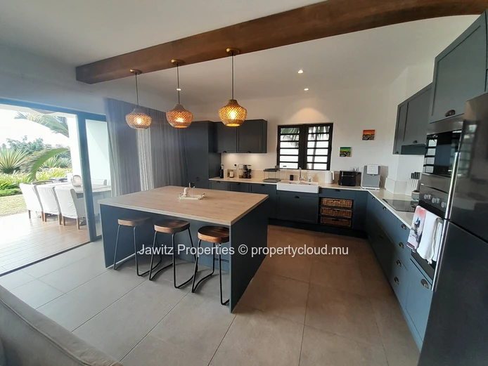 Effortless Island Living: Sea View 3 Bedroom Apartment