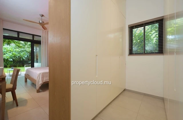 A vendre appartement en rez de jardin à Pointe Aux Canonniers accessible aux etrangers.