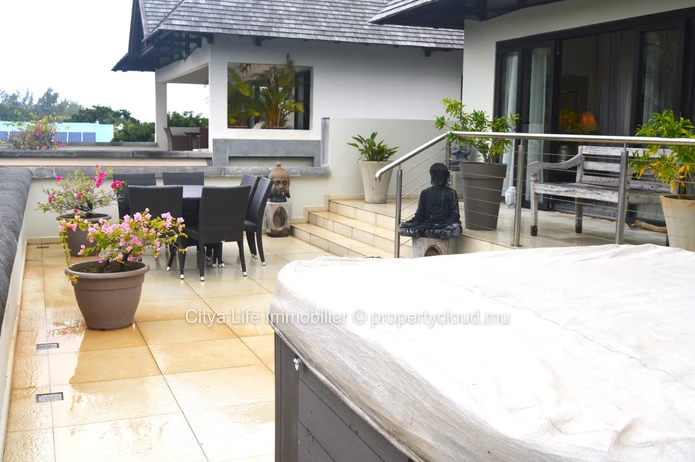This gated residence gives both the opportunity of living by the river and by the sea…