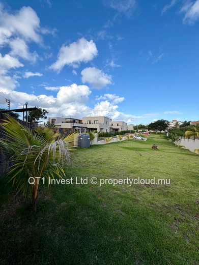 New Villa Close To The Sea In Secured Resdicences