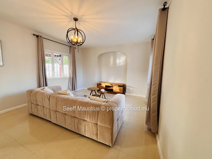 Spacieuse maison familiale avec piscine à Calodyne