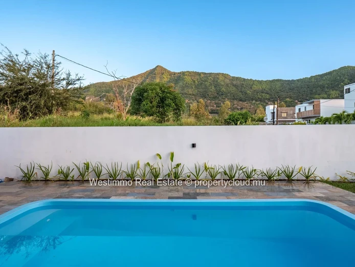 LA GAULETTE - New and modern 3-bedroom villa with swimming pool