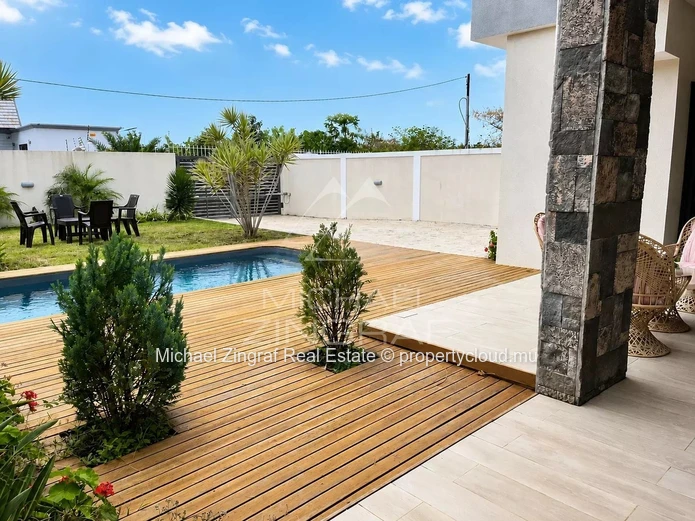 ontemporary 2-Bedroom House with Private Pool in Grand Bay