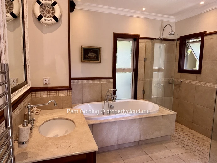 Vivre dans la Villa Valriche - entourée par la nature.