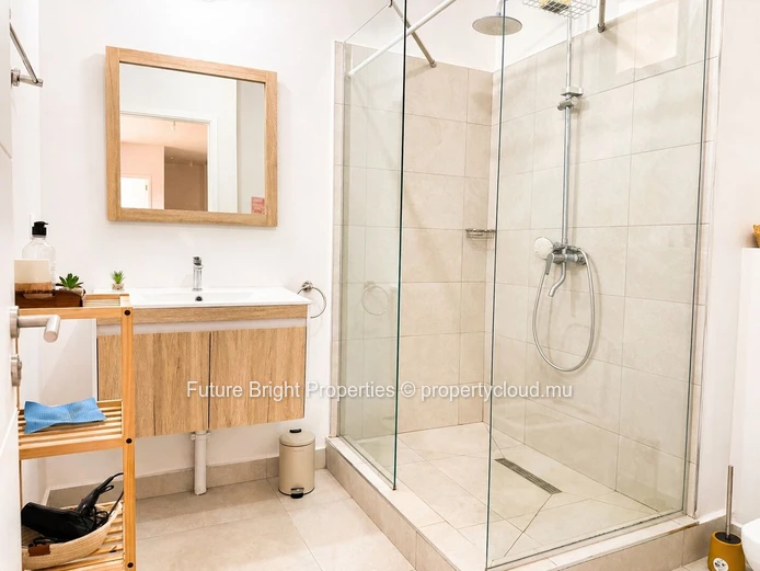 Appartement Moderne en Rez-de-Chaussée – L’Art de Vivre à Cap Tamarin