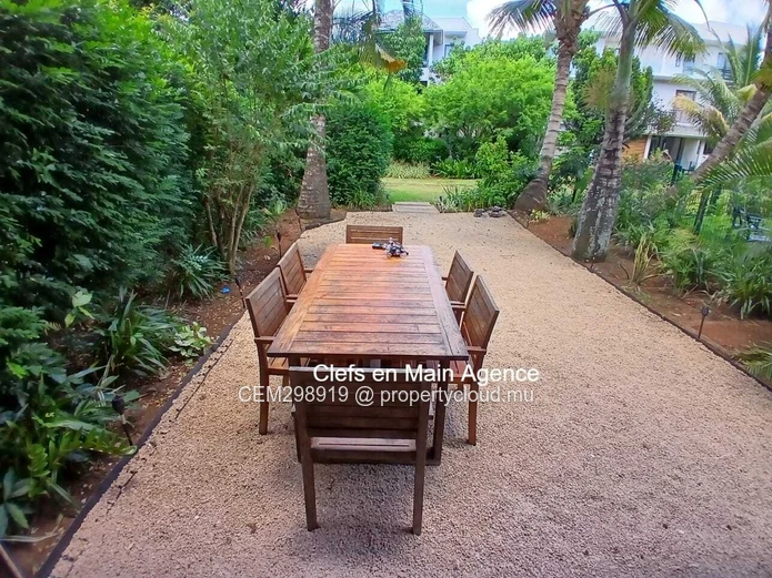 Duplex de Luxe Meublé à Louer – Azuri Village, Roches Noires