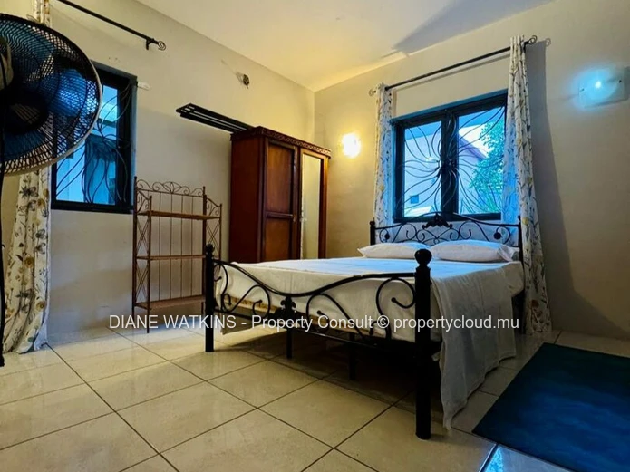 Spacieuse Villa Meublée de 6 Chambres avec Maison d’Amis, Piscine Privée et Jardin dans un Quartier Résidentiel Prisé