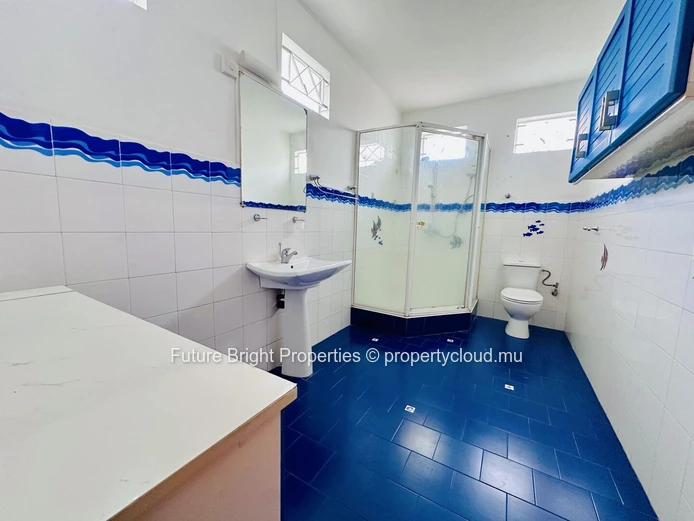 Une maison où espace et confort se rencontrent à Roches Brunes