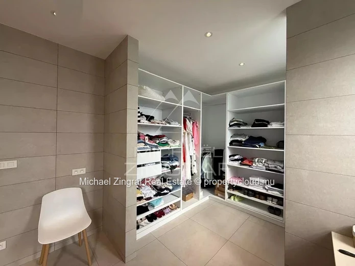 Élégante Villa 4 Chambres avec Piscine Privée à Forêt Daruty