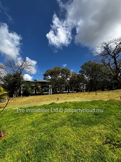 Discover this brand new spacious apartment located in one of the most sought-after morcellements of Belle Vue O Petit...