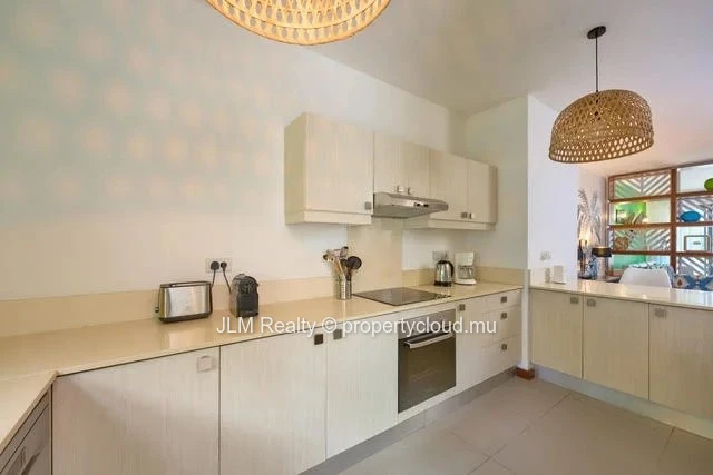 À vendre : Triplex de 3 chambres avec piscine commune à Pereybere, Île Maurice