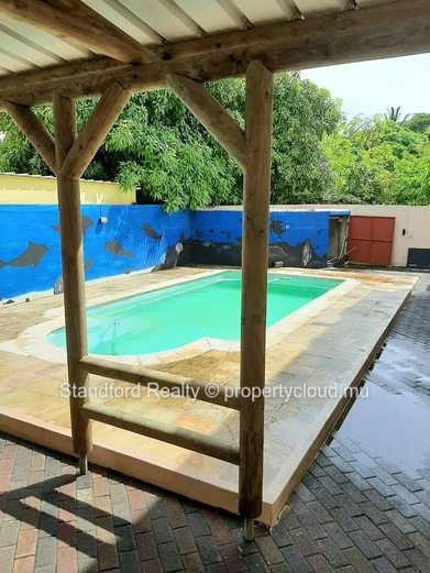 Villa à Vendre – 6 Chambres, Tombeau Bay, Nord
