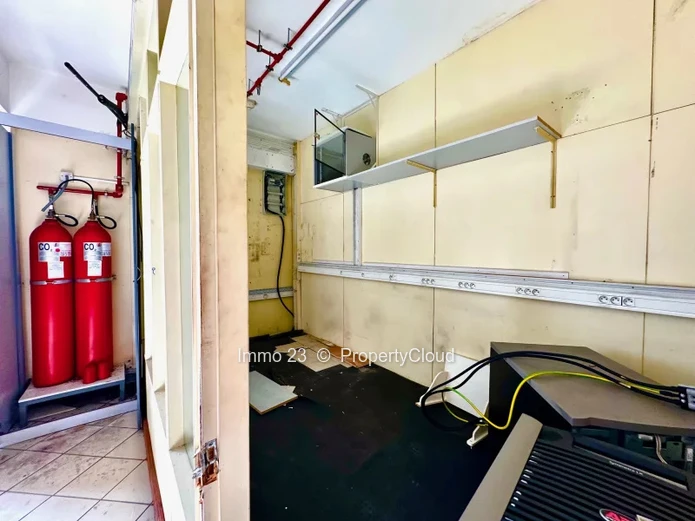Warehouse - 4300m2 - Port Louis - Ref. EN86738LO
