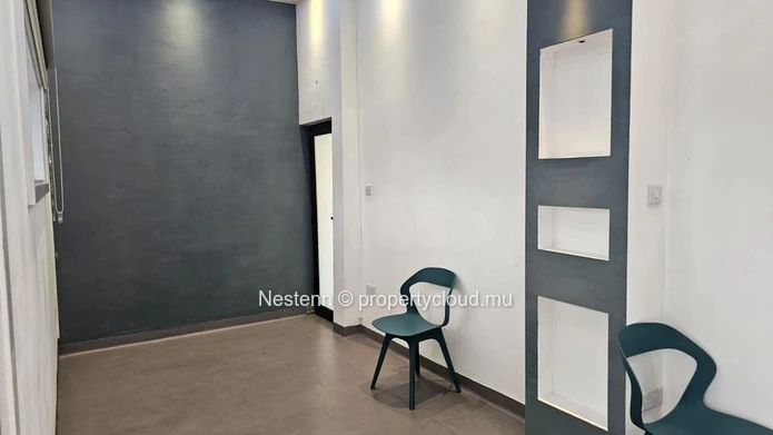 Petit emplacement commercial central 