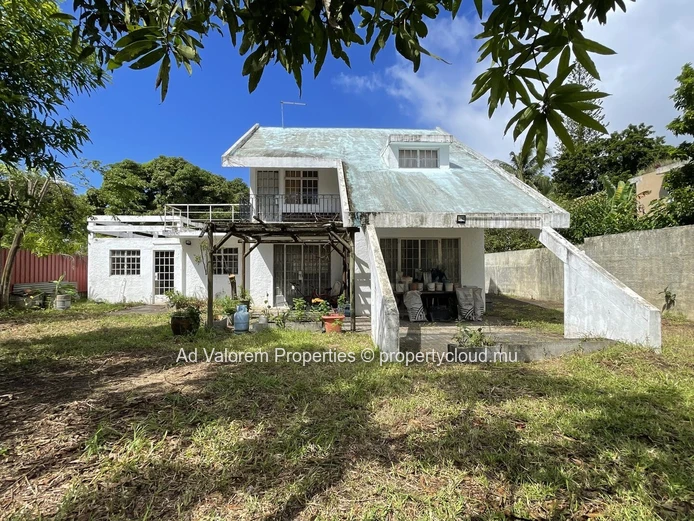 Exclusive Listing – High-Potential Property in a Prime Location in Péreybère (Sole Mandate)