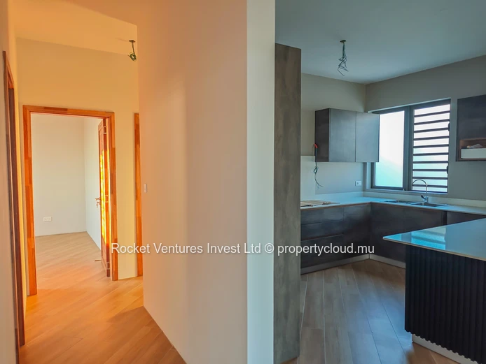 3-Bedroom Penthouse with Rooftop Jacuzzi and Sea View in Flic en Flac, West