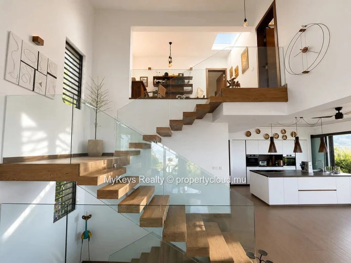Propriété D’Exception 4 Chambres Avec Vue Mer À Vendre – Rivière Noire
