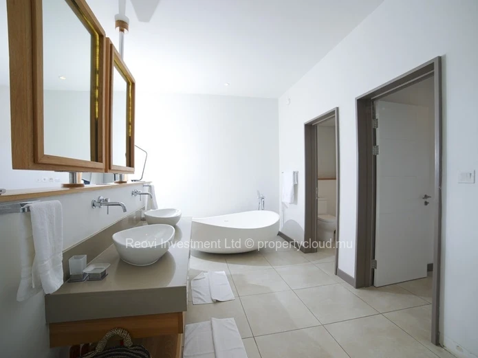 EXCEPTIONAL 4 Beds Beachfront Panoramic Sea-View Penthouse in Tamarin