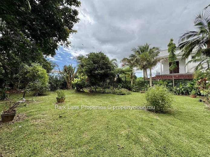 Charmante maison de style colonial avec jardin et vue à Floréal