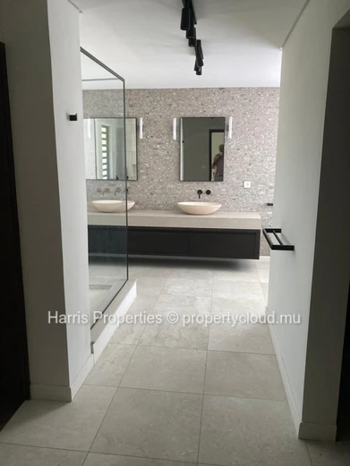Villa À Vendre – Beau Champ, Au Cœur Du Golf