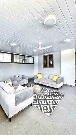 Appartement à Louer à Pereybere : 3 Ch, Piscine Commune