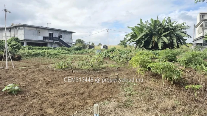 11.75 Perches Residential Land for Sale – Carreau Laliane, Phoenix