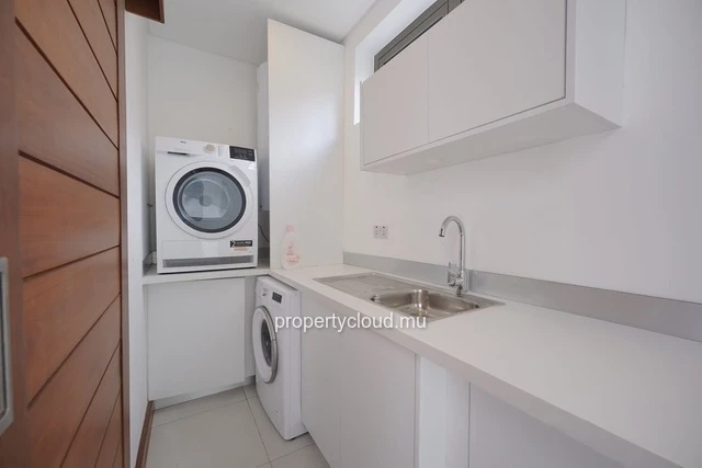 A vendre appartement de 3 chambres accessible aux étrangers à Pointe aux Cannoniers.