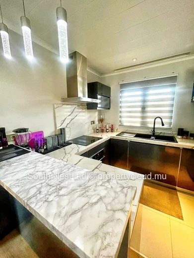 Located in the idyllic setting of Cap Malheureux, this sumptuous contemporary villa combines elegance, comfort, and t...