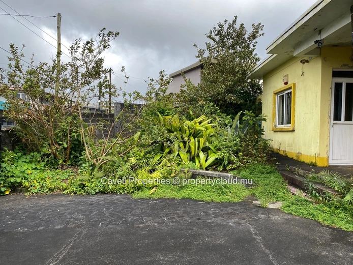 House for sale in Curepipe, via a vis Le Forum, 100 metres from main road