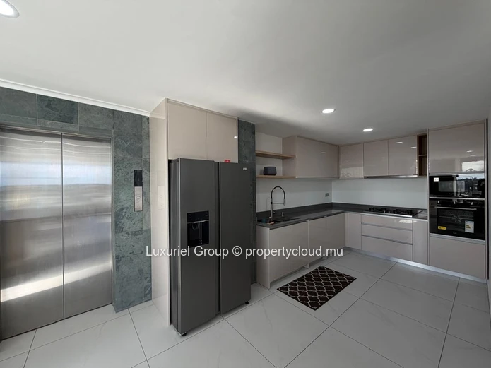Beautiful Penthouse For Rent In Grand Baie – Stunning Views & Private Rooftop Pool