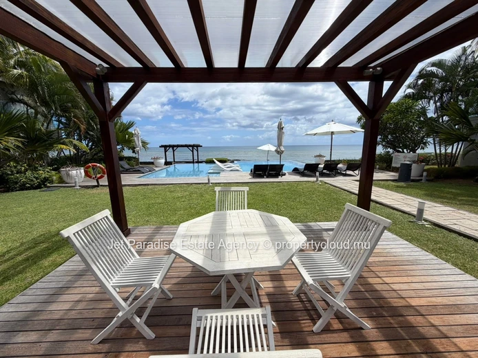 Superbe Appartement en Bord de Mer avec Accès Direct à la Plage
