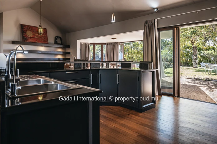 Villa de Plain-Pied à Vendre à Belle Vue Harel, Île Maurice | Piscine Privée & Grand Jardin de 1 800 m² (duplicate)