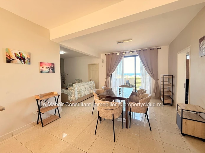 3-Bedroom Apartment - Sea view - Close to bus stop, shops and beaches