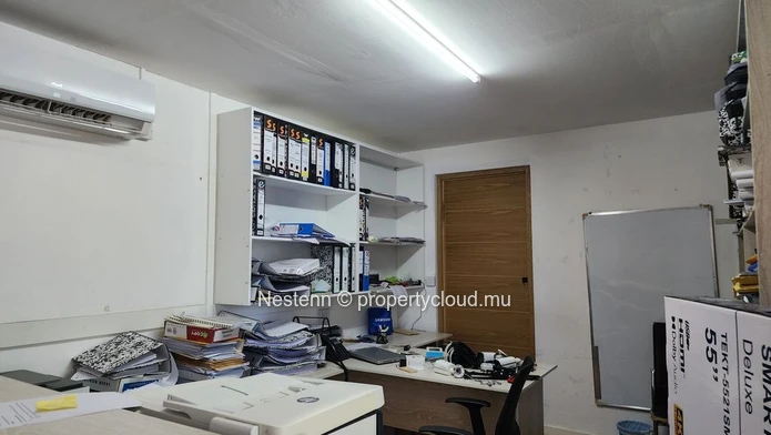 Spacious duplex office of 200 m² close to amenities
