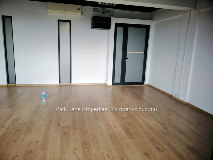 Ideal office for startups and professionals – 30 m² in a thriving district in Ebene