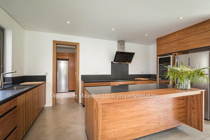 Domaine de Luxe Contemporain avec Vues sur Golf de Championnat