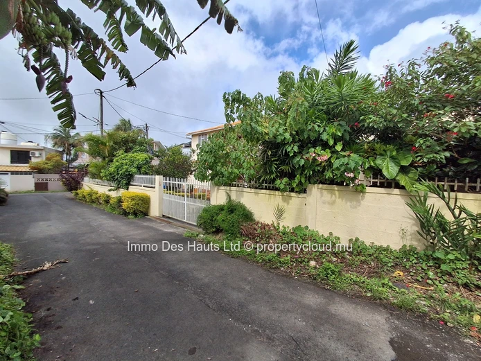 House of 2 Bedrooms fully furnished for sale Forest Side Curepipe 