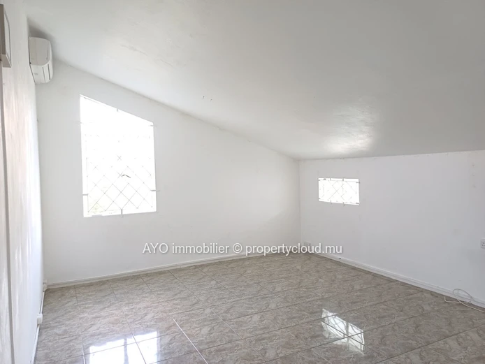 Maison non meublée de 4 chambres avec piscine à Pereybere