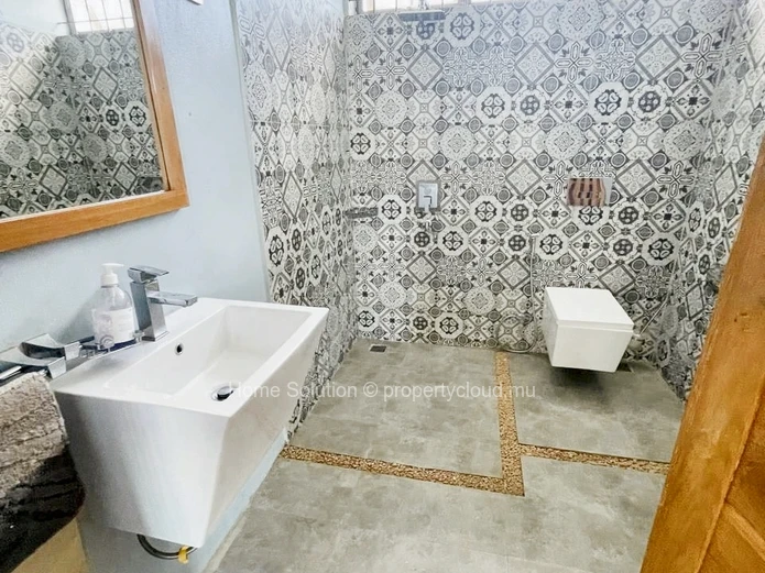 Semi-furnished House in Pereybère