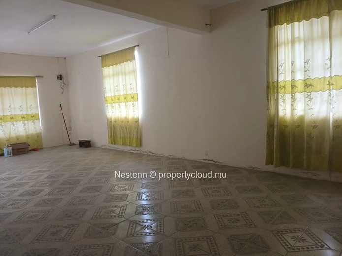 Spacious traditional triplex villa with 8 bedrooms 