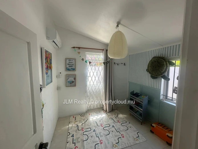 Spacious 4-Bedroom Villa with Large Garden and Terrace, Tamarin, Mauritius