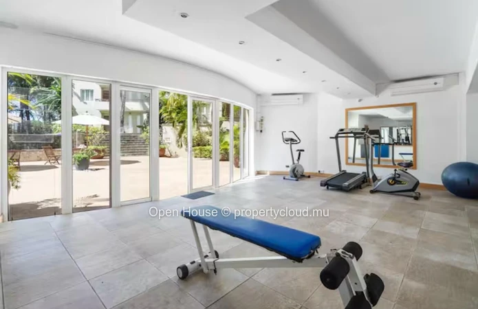 Appartement meublé entièrement équipé 2 chambres avec petite piscine privée à Bain Boeuf.