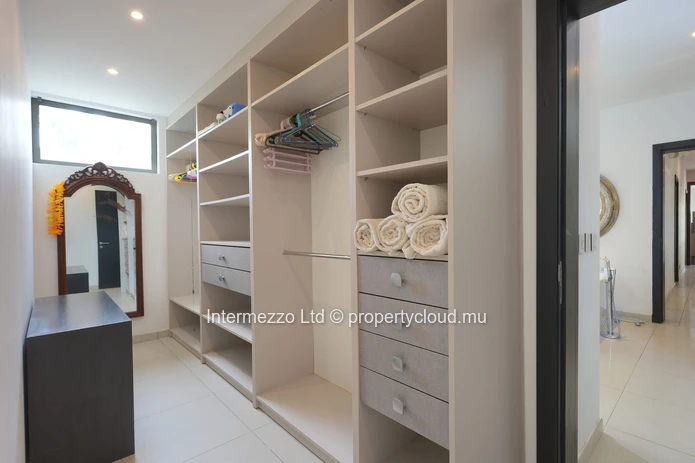 Title tag Villa for sale Mont Mascal – Private 6-villa residence | Intermezzo