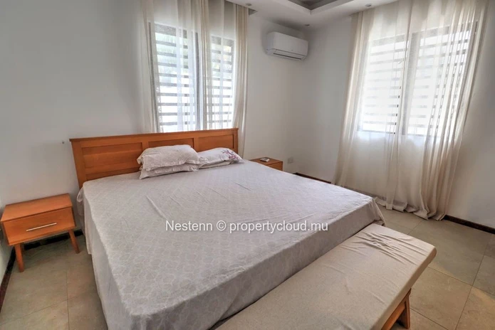 Viila avec 4 chambres, un espace bureau et une cuisine entièrement équipée