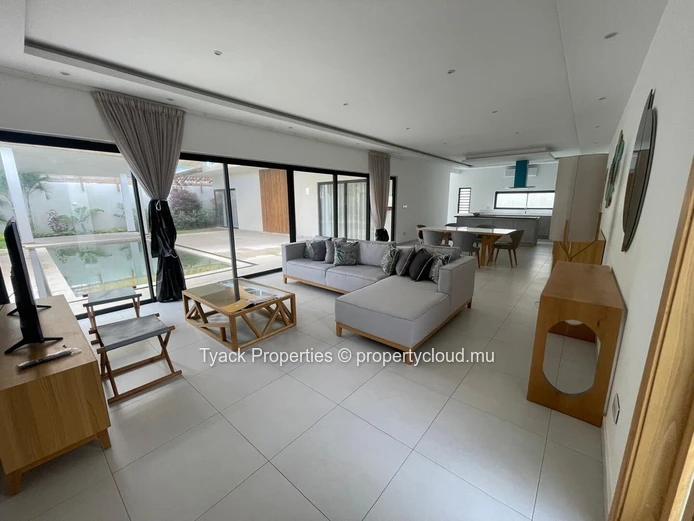 Spacious Luxury Villa with Private Amenities – Grand Baie