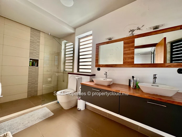 Mon Choisy - Elegant 4 bedroom villa with pool in a residential complex for sale 