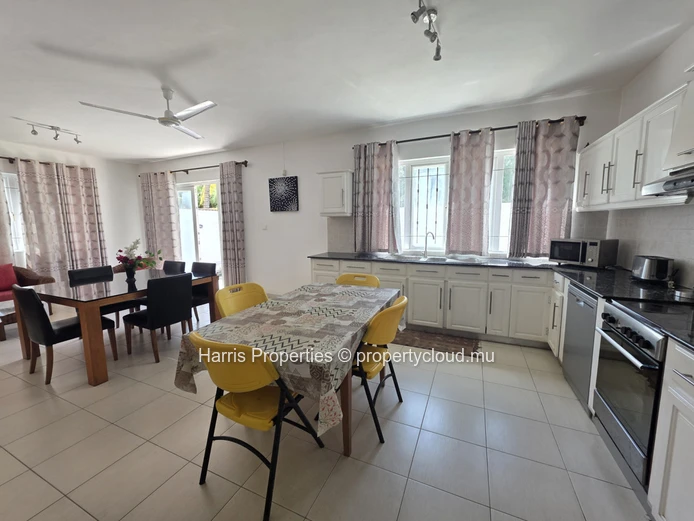 Grande maison individuelle à vendre à Grand Gaube