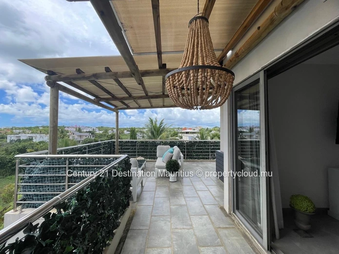 Exceptional Duplex Penthouse: 259 m² Just 200m from the Beach